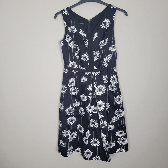 Talbots Dresses & Skirts - Talbots Fit And Flare Dress Black White Floral Women 4P Petite Sleeveless V-Neck